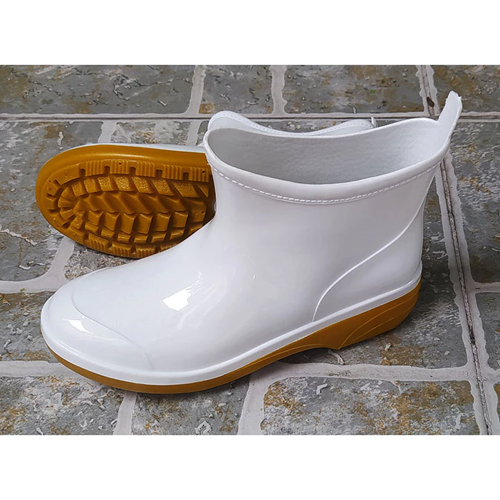 รองเท้าบูทยาง PVC สีขาวสั้น ยี่ห้อ BL. รุ่น 8100 พื้นกันลื่น ข้อสั้น 5.5 นิ้ว