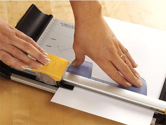 แท่นตัดกระดาษ Fellowes รุ่น Neutron A4