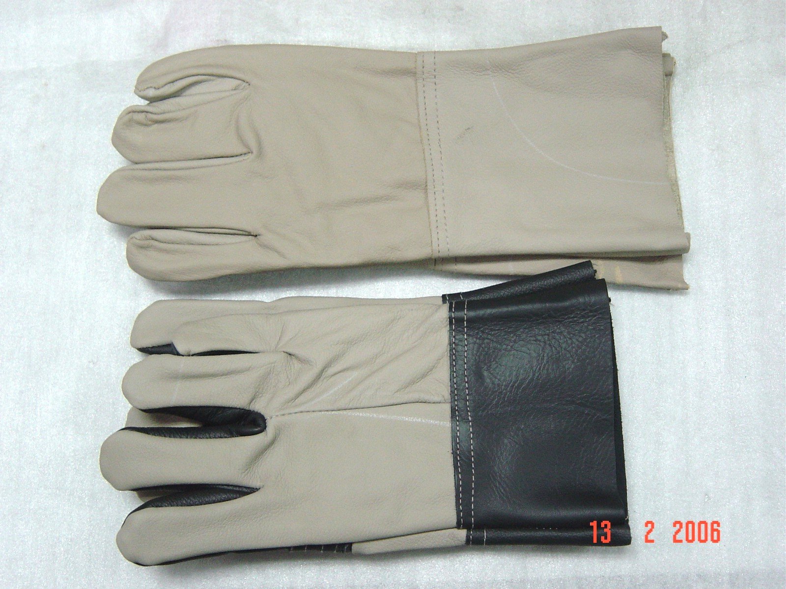 ถุงมือหนัง