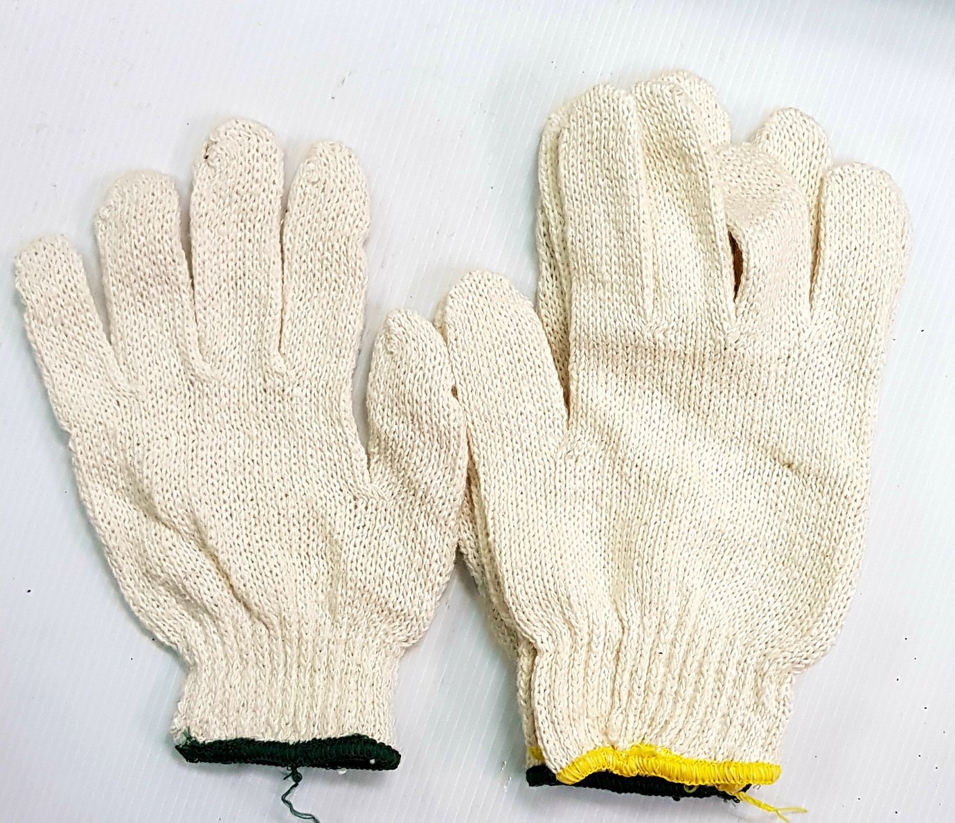 ถุงมือผ้า