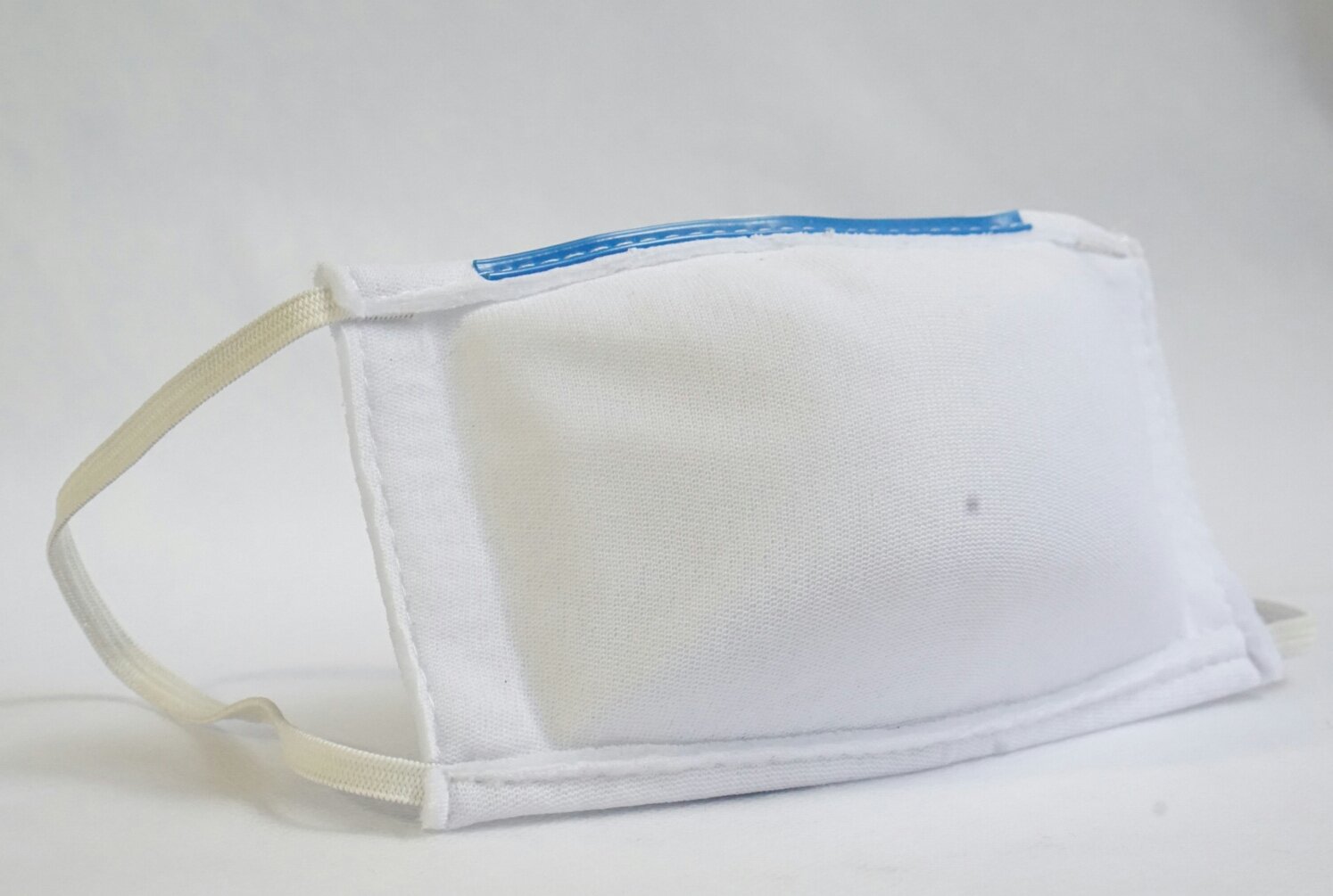 Mask TG-01F9       หน้ากากชนิดผ้าปั๊มขึ้นรูปใช้สำหรับป้องกันฝุ่นละเอียดที่เล็กกว่า 0.3 ไมครอน , ป้องกันการกระจายของเชื้อโรค เหมาะสำหรับโรงงานอุตสาหกรรมที่มีฝุ่นมาก