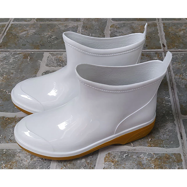รองเท้าบูทยาง PVC สีขาวสั้น ยี่ห้อ BL. รุ่น 8100 พื้นกันลื่น ข้อสั้น 5.5 นิ้ว